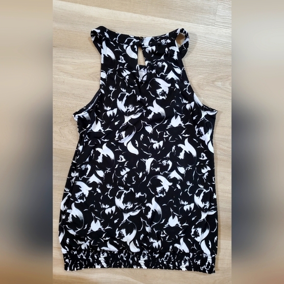 Black & White Dressy Tanktop with peekaboo slit. (S) - Picture 3 of 8